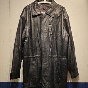 Vintage 80's Canadian-Made Men's Black Leather Jacket (40)